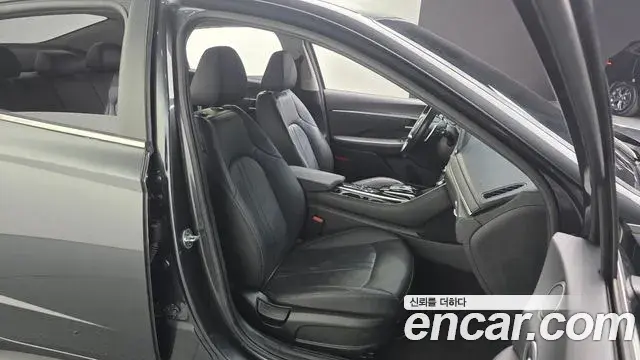 Hyundai Sonata Hybrid 2021 — Photo 17/20
