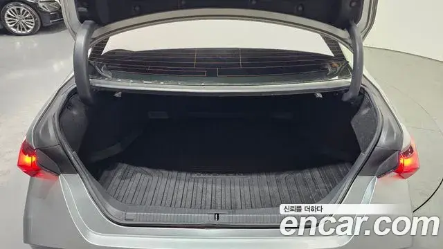 Toyota Avalon 2019 — Photo 10/20