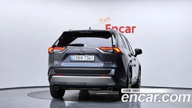 Toyota RAV4 2024 — ფოტო 15/20