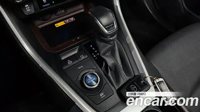 Toyota RAV4 2024 — ფოტო 17/20