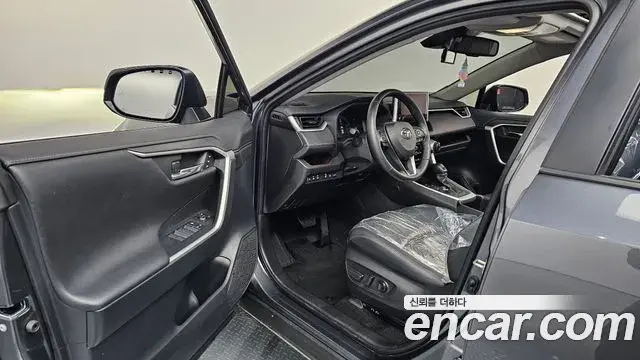 Toyota RAV4 2024 — ფოტო 13/20