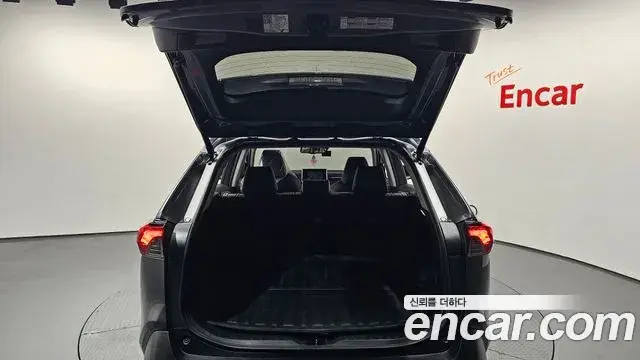 Toyota RAV4 2024 — ფოტო 5/20