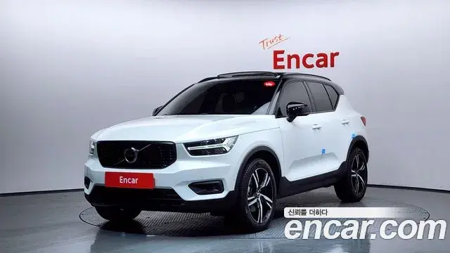 Volvo XC40 2018 — Şəkil 19/20