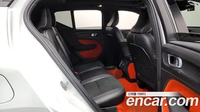 Volvo XC40 2018 — Şəkil 2/20