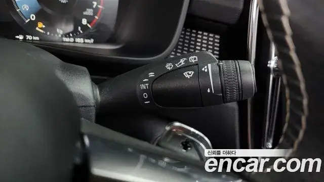 Volvo XC40 2018 — Şəkil 11/20