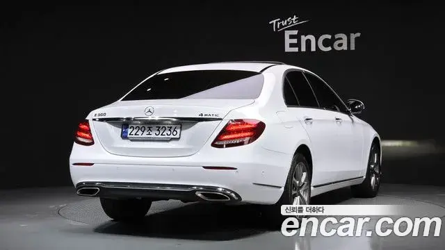 Mercedes-Benz E-Class 2018 — Фото 1/20