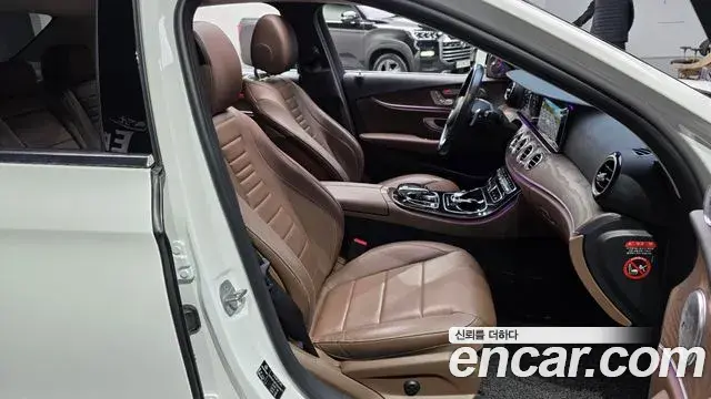 Mercedes-Benz E-Class 2018 — Фото 8/20
