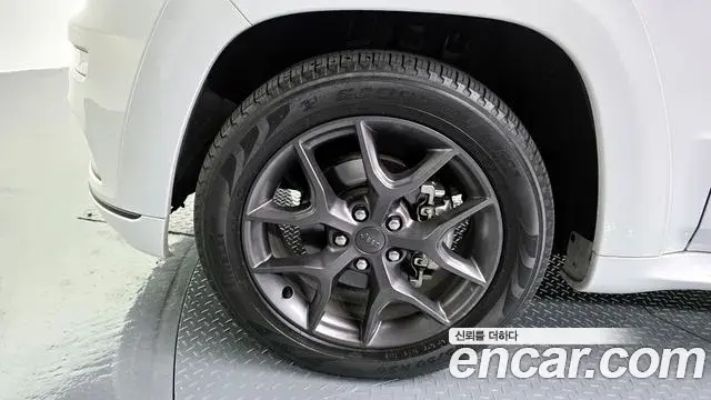 Jeep Grand Cherokee 2020 — Şəkil 18/20