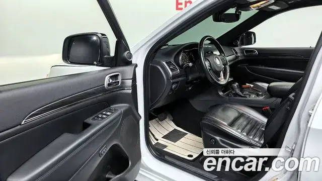 Jeep Grand Cherokee 2020 — Şəkil 14/20
