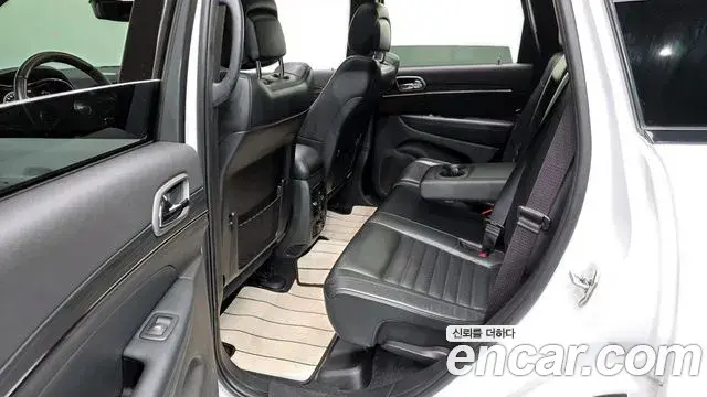 Jeep Grand Cherokee 2020 — Şəkil 11/20