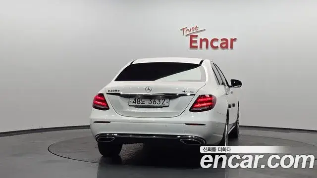 Mercedes-Benz E-Class 2018 — Şəkil 15/20