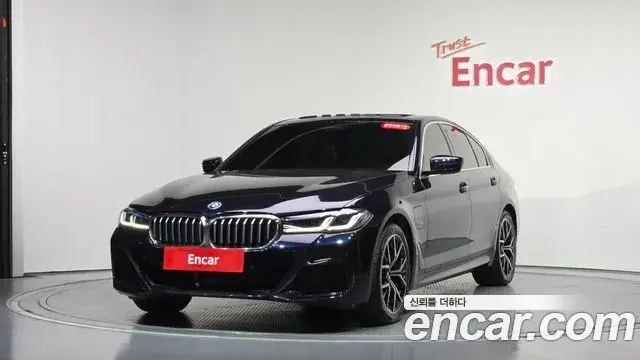 BMW 5 Series 2022 — ფოტო 5/20