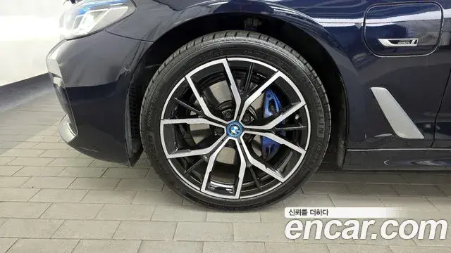 BMW 5 Series 2022 — ფოტო 13/20