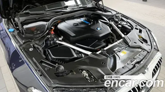 BMW 5 Series 2022 — ფოტო 8/20