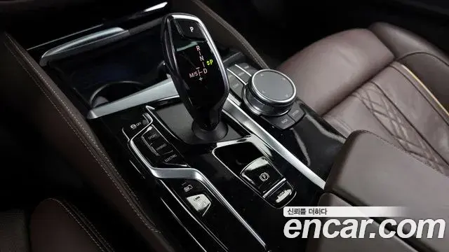 BMW 5 Series 2022 — ფოტო 18/20