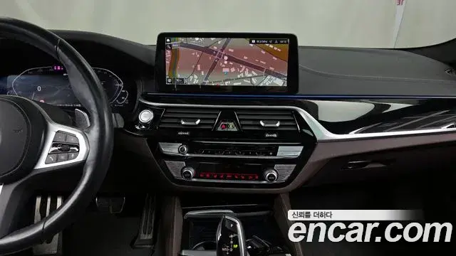 BMW 5 Series 2022 — ფოტო 14/20