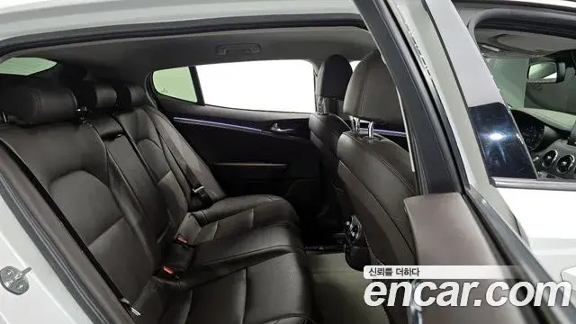 Kia Stinger 2018 — Şəkil 15/20