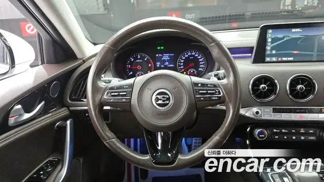 Kia Stinger 2018 — Şəkil 10/20
