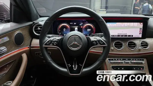 Mercedes-Benz E-Class 2021 — Фото 13/20