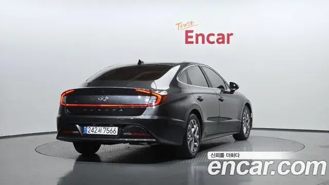 Hyundai Sonata Hybrid 2019 — Photo 24/32