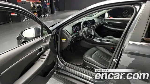 Hyundai Sonata Hybrid 2019 — Photo 10/32