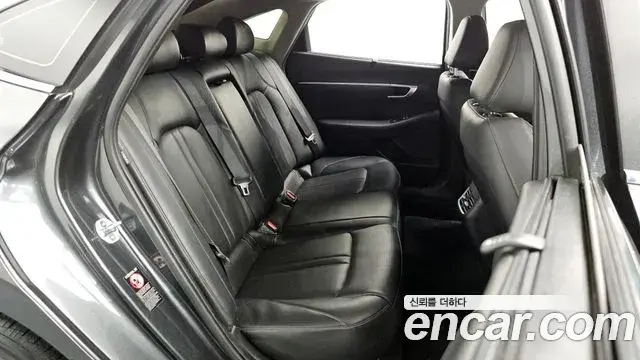 Hyundai Sonata Hybrid 2019 — Photo 1/32