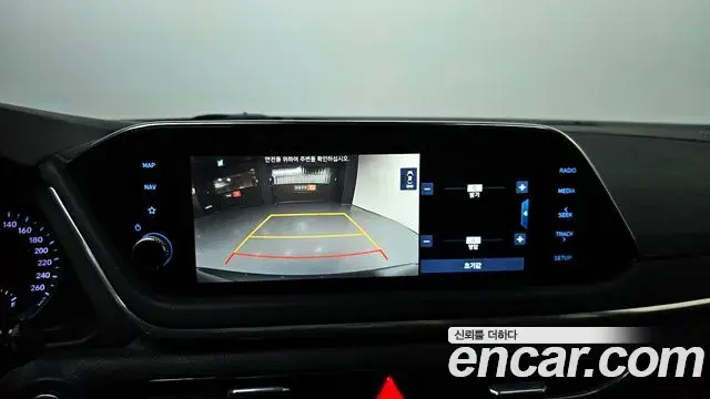 Hyundai Sonata Hybrid 2019 — Photo 18/32