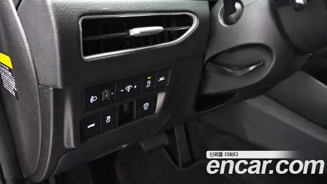 Hyundai Sonata Hybrid 2019 — Photo 29/32