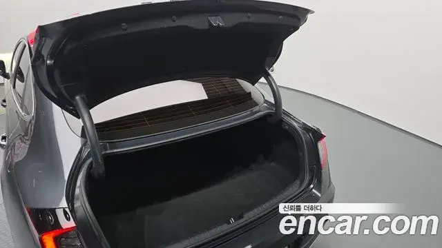 Hyundai Sonata Hybrid 2019 — Photo 17/32