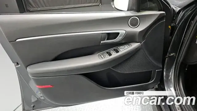 Hyundai Sonata Hybrid 2019 — Photo 16/32
