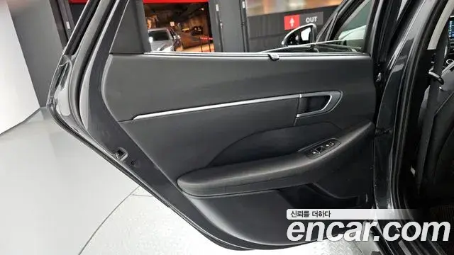 Hyundai Sonata Hybrid 2019 — Photo 9/32
