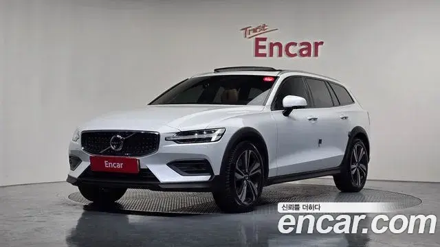 Volvo V60 Cross Country 2019 — ფოტო 3/20