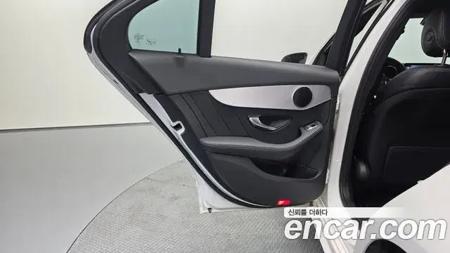 Mercedes-Benz C-Class 2020 — Şəkil 22/34
