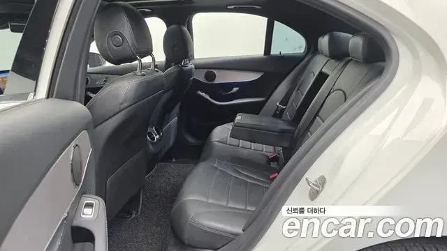 Mercedes-Benz C-Class 2020 — Şəkil 28/34