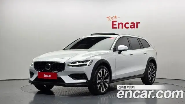 Volvo V60 Cross Country 2023 — Şəkil 10/36