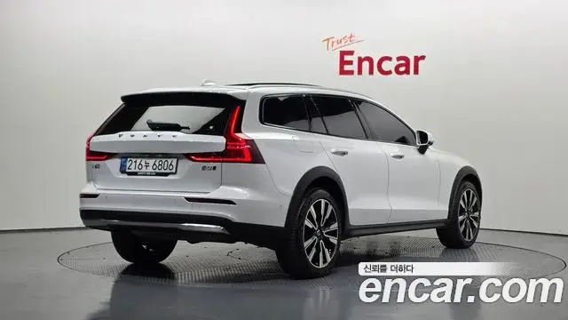 Volvo V60 Cross Country 2023 — Şəkil 6/36