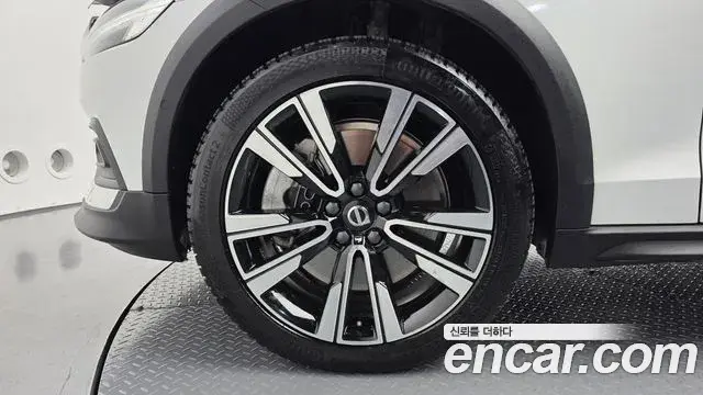 Volvo V60 Cross Country 2023 — Şəkil 7/36