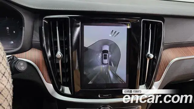 Volvo V60 Cross Country 2023 — Şəkil 22/36