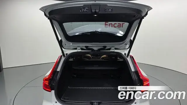 Volvo V60 Cross Country 2023 — Şəkil 12/36