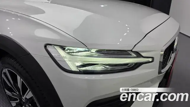Volvo V60 Cross Country 2023 — Şəkil 23/36