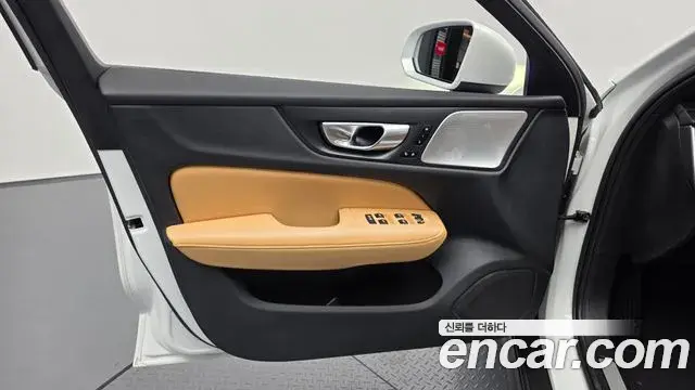Volvo V60 Cross Country 2023 — Şəkil 1/36