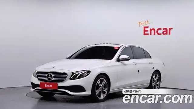 Mercedes-Benz E-Class 2018 — Photo 1/30