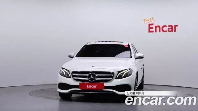 Mercedes-Benz E-Class 2018 — Photo 13/30