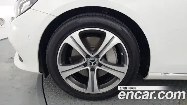 Mercedes-Benz E-Class 2018 — Photo 5/30