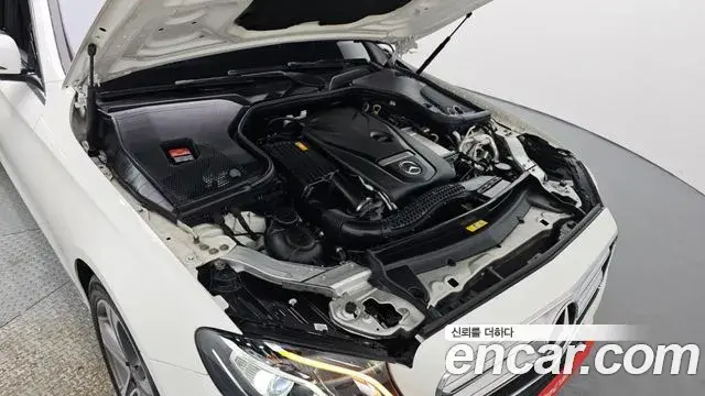 Mercedes-Benz E-Class 2018 — Photo 14/30