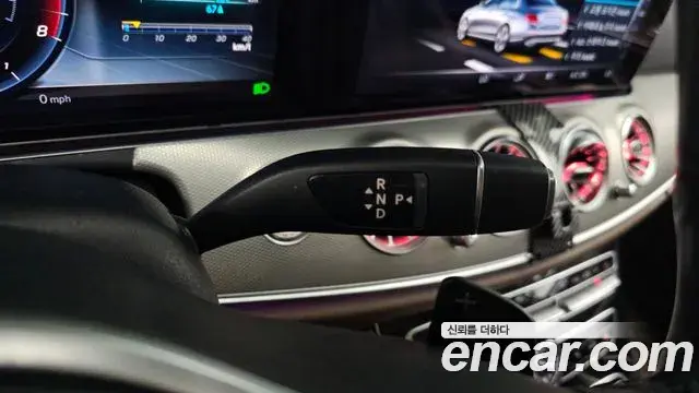 Mercedes-Benz E-Class 2018 — Photo 18/30