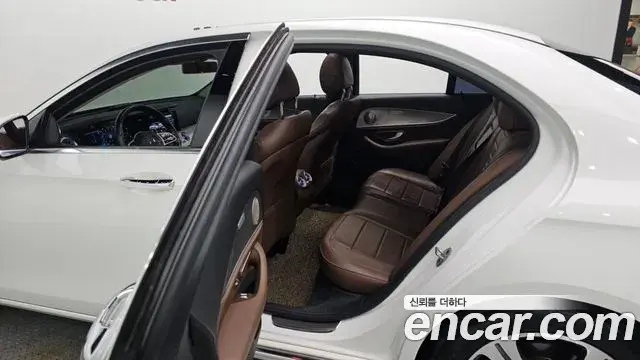 Mercedes-Benz E-Class 2018 — Photo 6/30