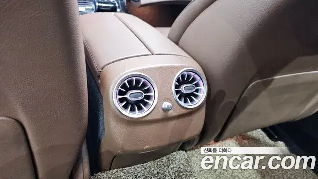 Mercedes-Benz E-Class 2018 — Photo 25/30
