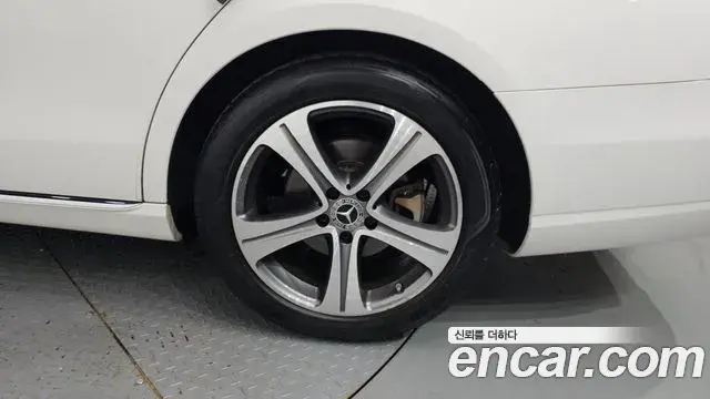 Mercedes-Benz E-Class 2018 — Photo 30/30