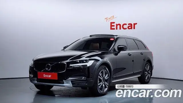 Volvo V90 Cross Country 2018 — Фото 1/20